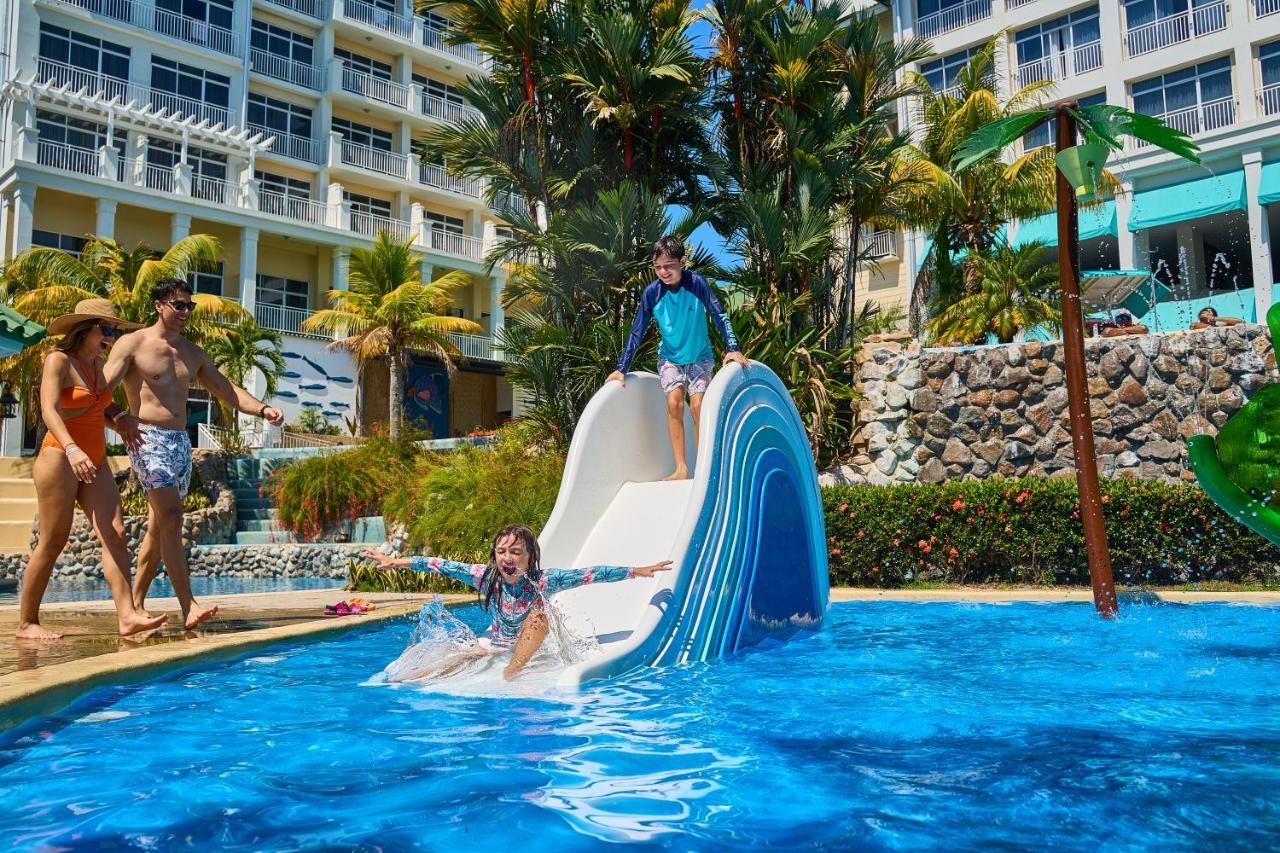 Gran Evenia Bijao Hotel Santa Clara  Exterior foto A water slide at the pool
