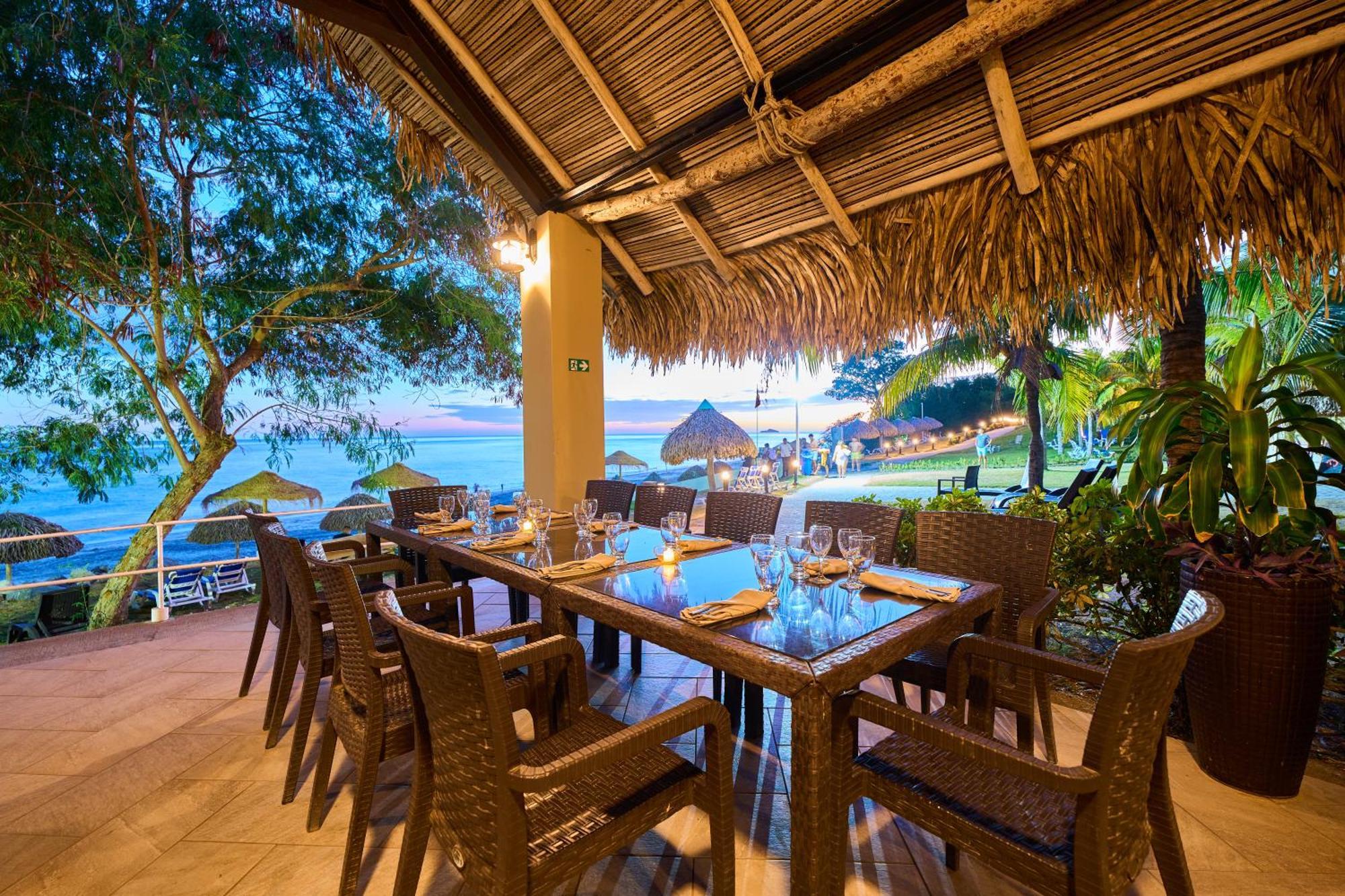 Gran Evenia Bijao Hotel Santa Clara  Exterior foto The Beachfront Restaurant