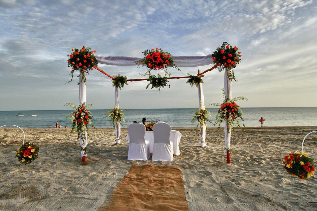 Gran Evenia Bijao Hotel Santa Clara  Exterior foto A beach wedding
