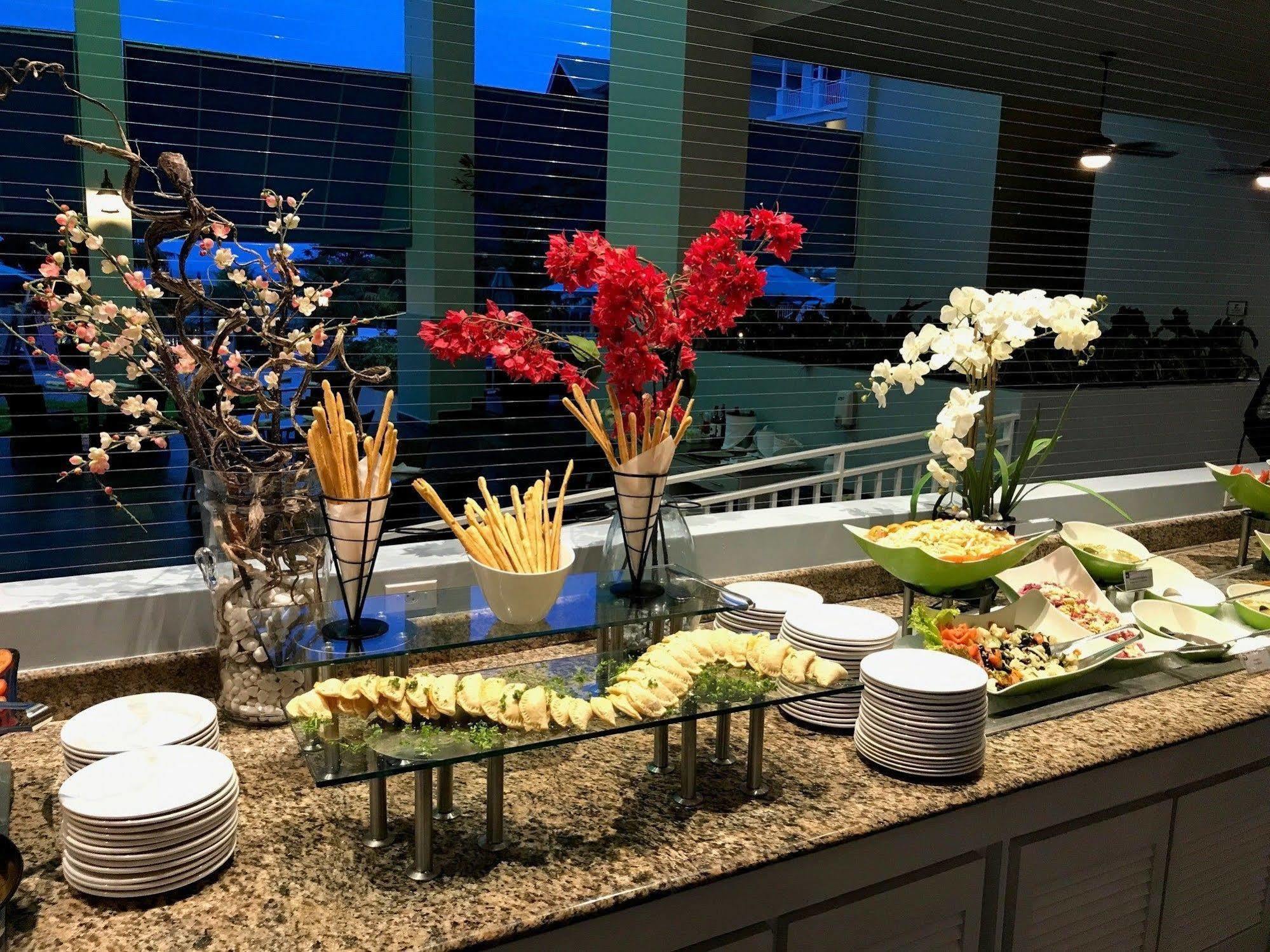Gran Evenia Bijao Hotel Santa Clara  Exterior foto A buffet at a wedding reception